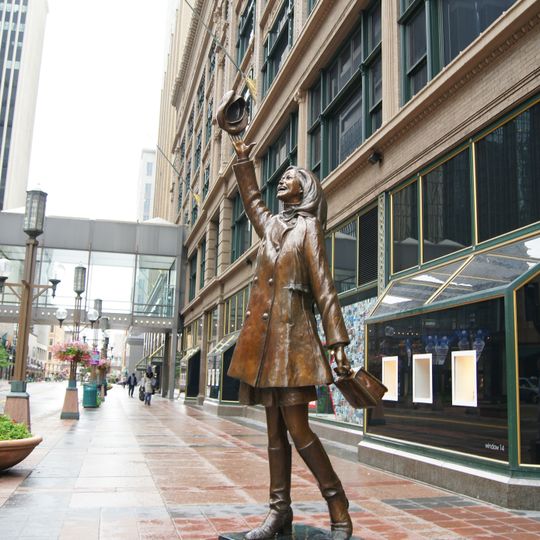 Mary Tyler Moore Statue