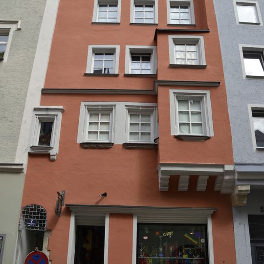 Wohn- und Geschäftshaus