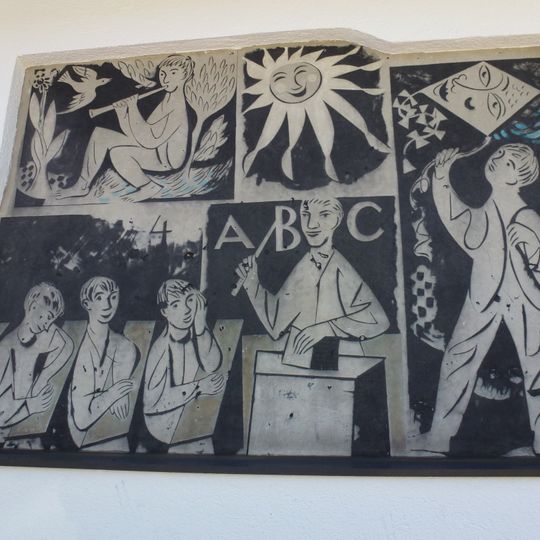Sgraffito an der Neuen Volksschule Pfaffenschwendt