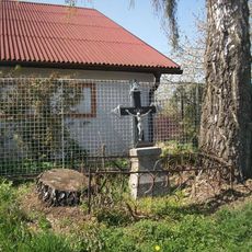 Kříž v Domamyšli u rozcestí