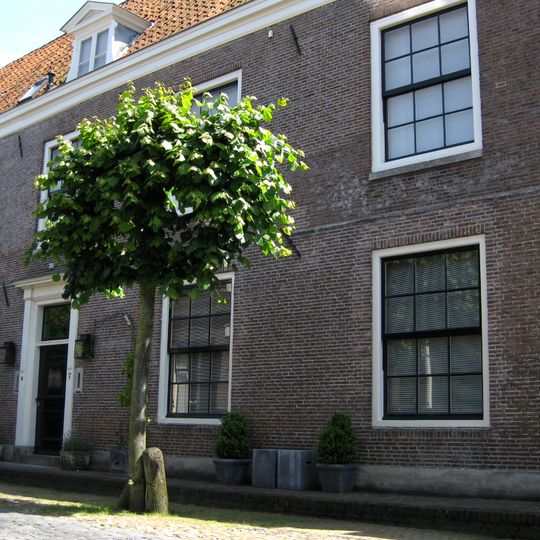 Huis met rechte lijstgevel