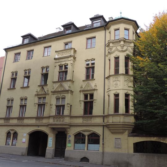 Wohn- und Geschäftshaus