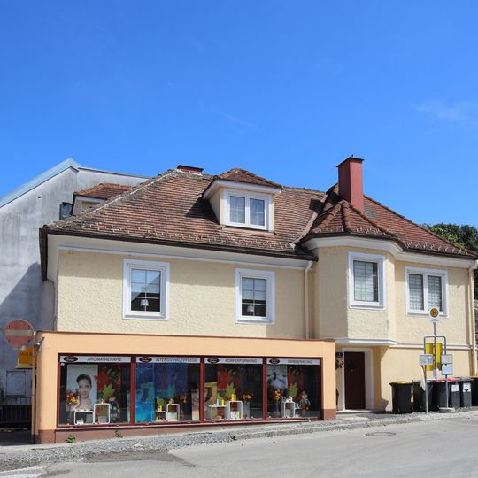 Wohn- und Geschäftshaus