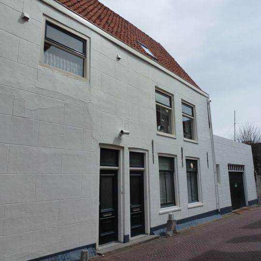 Zijgevel van het diepe hoekhuis St. Janstraat-Domusstraat