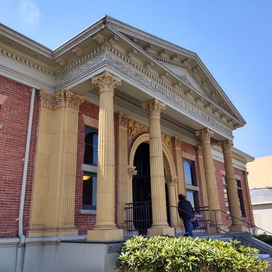 Morris Graves Museum of Art