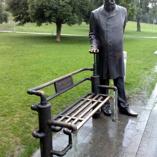 William Heerlein Lindley monument in Warsaw