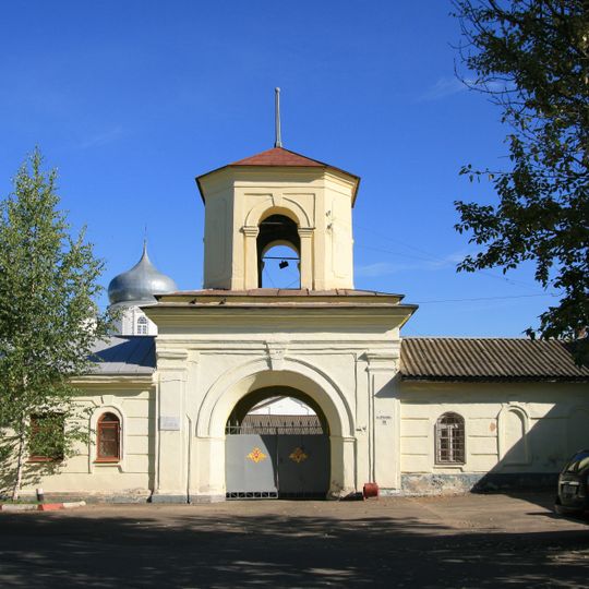 Колокольня надвратная