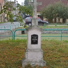 Kříž v Horní Bělé u návsi