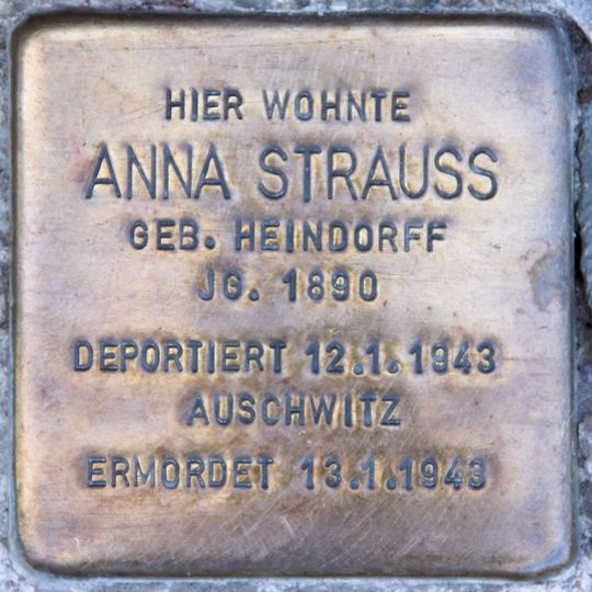 Stolperstein en memoria de Anna Strauß