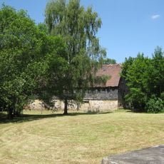 Seitengebäude und Scheune eines ehemaligen Dreiseithofes Augustusburger Straße 260