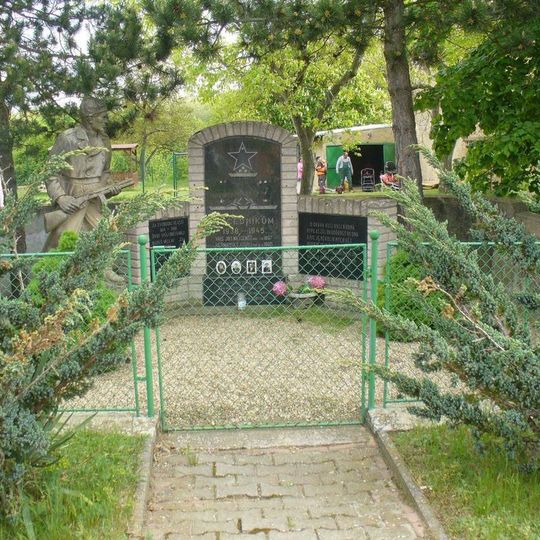 Pomník padlým v Dušníkách