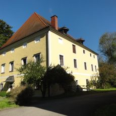 Pfarrhof und Wirtschaftsgebäude