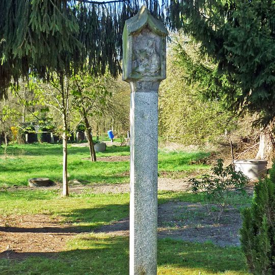 Bildstock mit originalem Kopfstück Mittelstraße 3