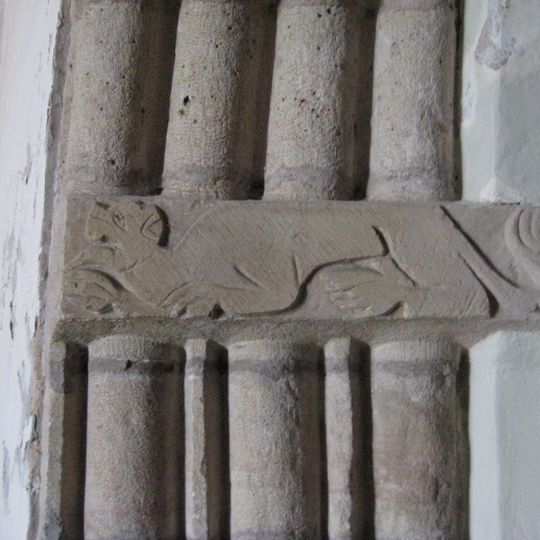 Portāls ar pūķu figūrām