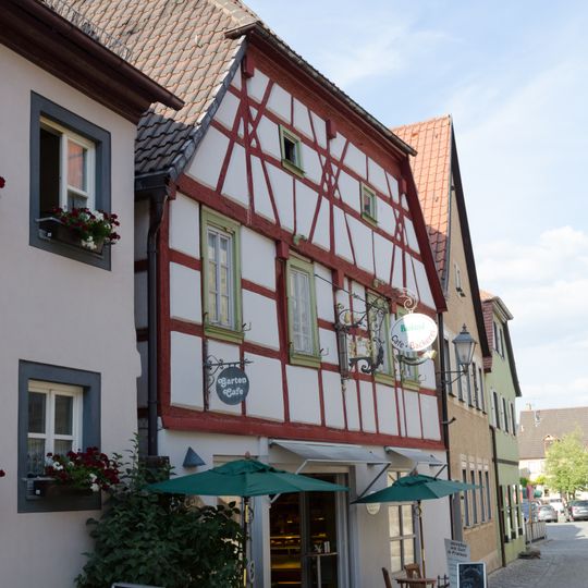 Wohn- und Geschäftshaus