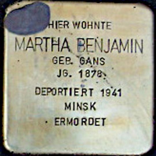 Stolperstein en memoria de Martha Benjamin