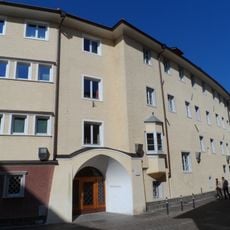 Tertiarinnenkloster mit Kirche in Brixen
