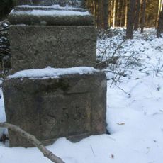 Kříž jihovýchodně od Borovan v lese