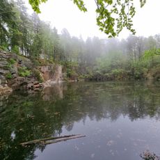Gedans Steinbruch mit Bruchsteinmauer Schönberger Paßstraße (an der Gemeindegrenze von Schönberg, am Rande des Czornebohs)