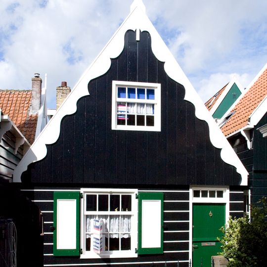 Kerkbuurt 19, Marken