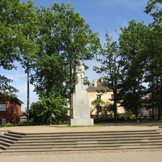 Piemineklis Rūjienas atbrīvošanai "Tālavas taurētājs"