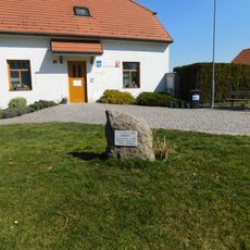 Pomník základního kamene Národního divadla v Louňovicích