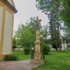 Kříž v Dubčanech u kaple