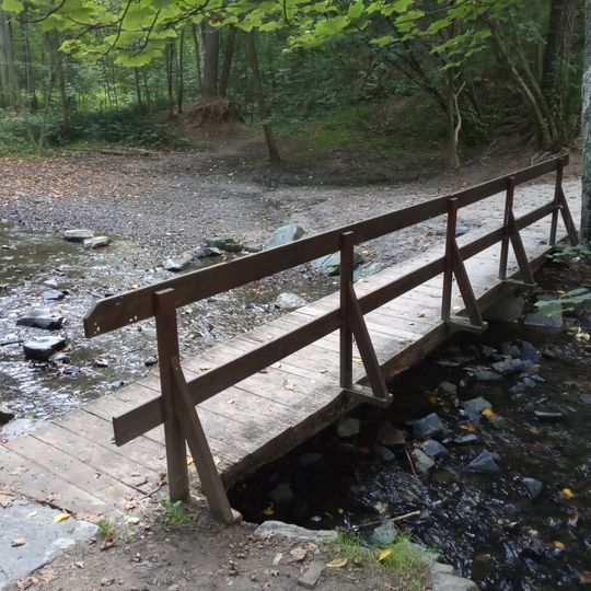 Footbridge over Libušský potok in Modřanská rokle