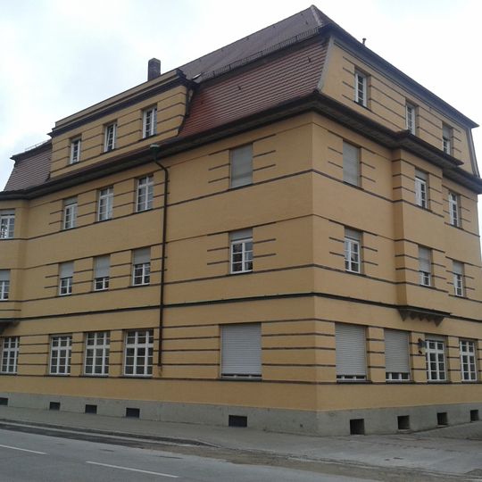 Wohnhaus mit Rückgebäude