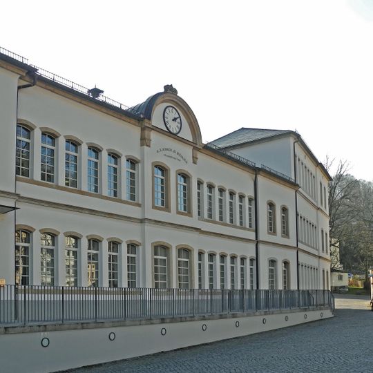 Stammhaus in Renaissanceformen und Produktionsgebäude der Langeschen Uhrenfabrik Ferdinand-Adolph-Lange-Platz 1