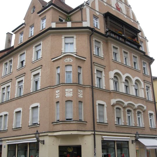 Wohn- und Geschäftshaus