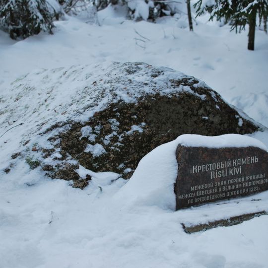 Крестовый камень