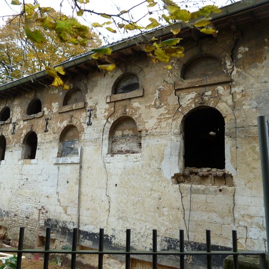 Vliek Castle: bakehouse / grape greenhouse and wall