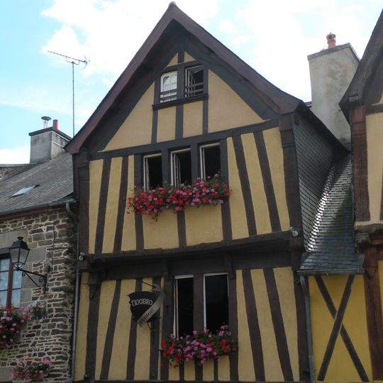 Maison, 13 place du Marchix, Fougères