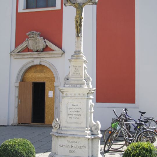 Kříž u Kostela Všech Svatých v Rájci-Jestřebí