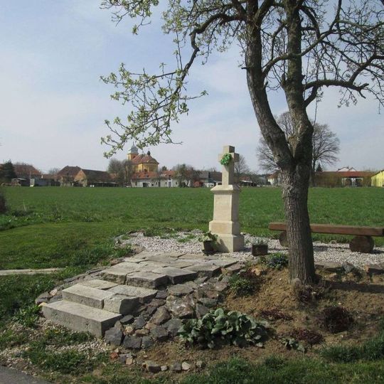 Kříž východně od Chválenic