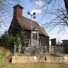 Pomník padlým v Žárové u kostela