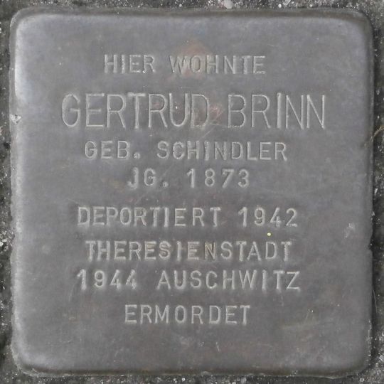 Stolperstein en memoria de Gertrud Brinn