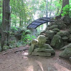 Socha Čerta v zámeckém parku ve Světlé nad Sázavou