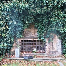 Kaplička Boží hrob u kostela v Arnolticích