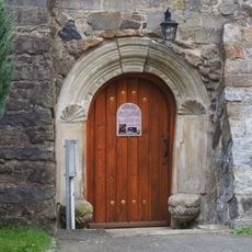 Stützmauer mit eingelassenem Sitznischenportal Rödertalstraße 69 (ehemals Hauptstraße 69)