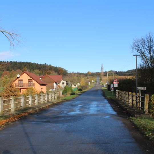 Bridge over the Svinařský potok in Leč