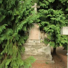 Ondrejský cintorín, náhrobník so sochou