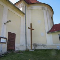 Kříž ve Stražisku u kostela