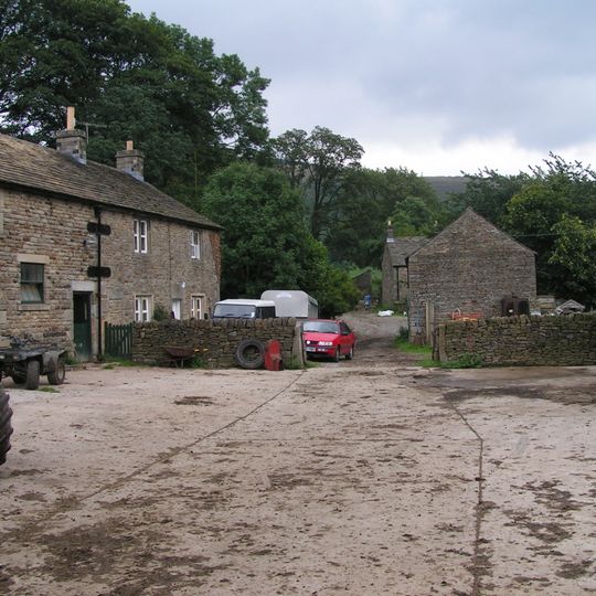 Edale End Farmhouse and attached barn