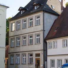 Schulplatz 4