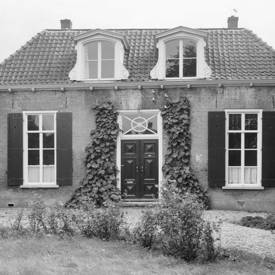 Pastorie ten noorden van Hervormde Kerk