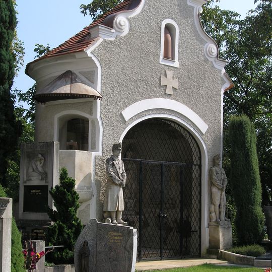 Friedhofskapelle hl. Antonius / Kriegerdenkmal