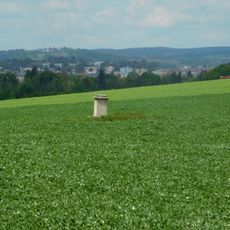 Kříž v poli severně od Kosova