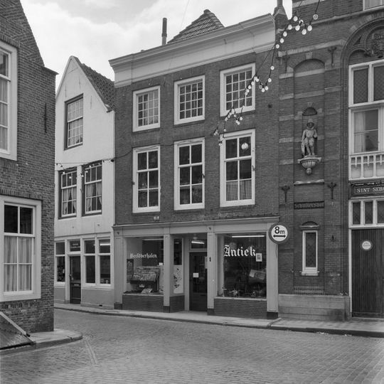 Huis met eenvoudige lijstgevel